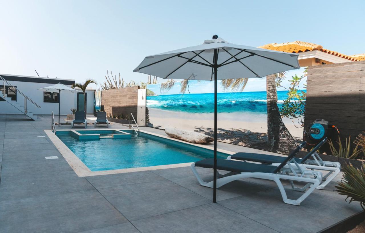 Gray Door Apartments - Adults Only شاطئ بالم المظهر الخارجي الصورة