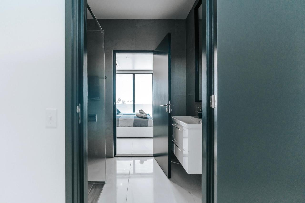 Gray Door Apartments - Adults Only شاطئ بالم المظهر الخارجي الصورة