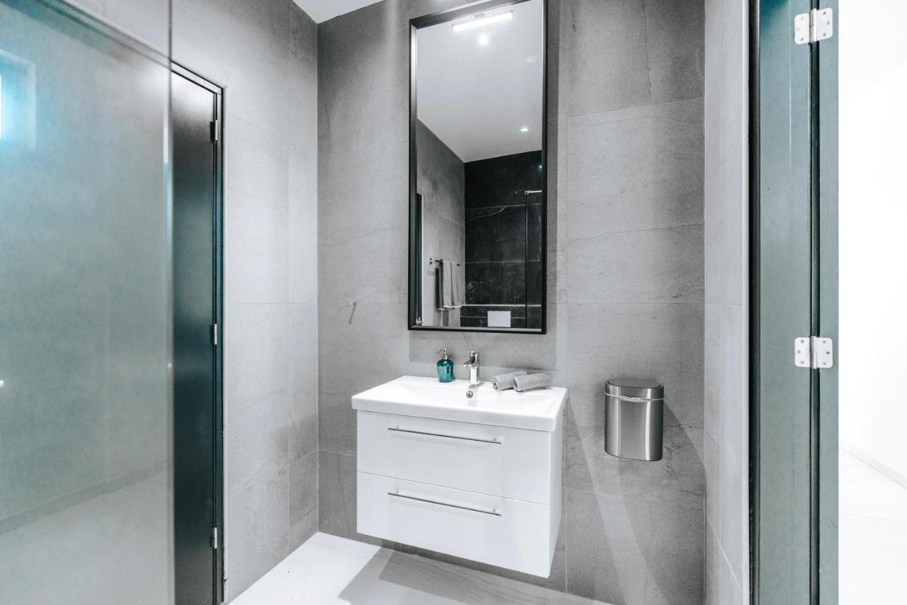 Gray Door Apartments - Adults Only شاطئ بالم المظهر الخارجي الصورة