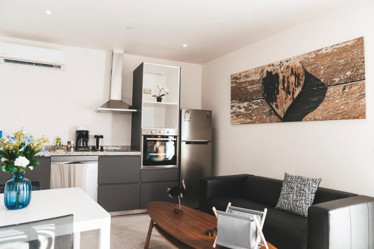 Gray Door Apartments - Adults Only شاطئ بالم المظهر الخارجي الصورة